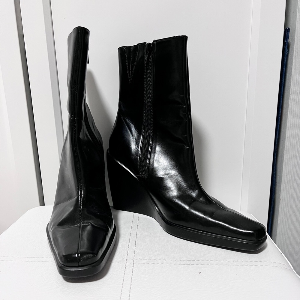 Guess Size 7 Wedge Boots